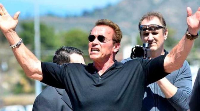 Arnold Schwarzenegger menemani Marinir di Kamp Pendleton menyaksikan penayangan perdana film barunya, Terminator Genisys.