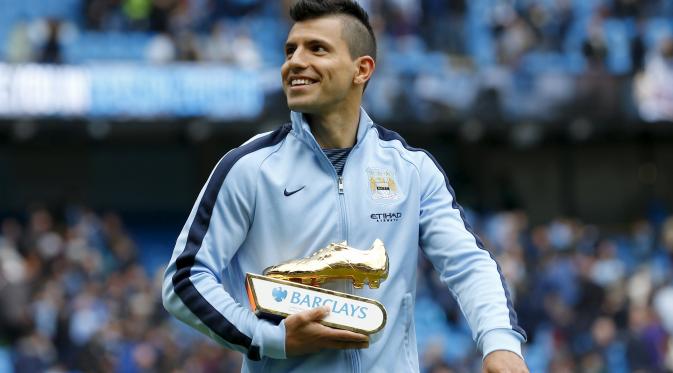 BAHAGIA - Sergio Aguero mengaku masih betah dan bahagia membela Manchester City. (Reuters/Carl Recine) 