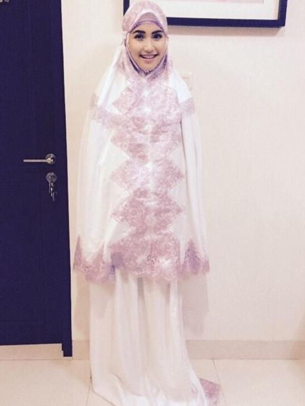 Ayu Ting Ting siapkan mukena baru sambut Ramadhan 2015 (Instagram @ayutingting92)