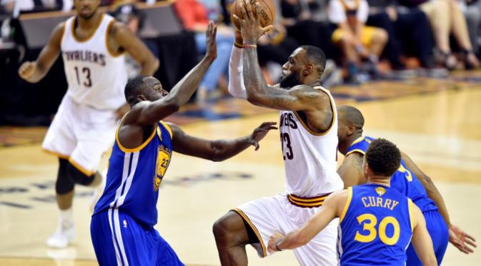 LeBron James gagal membawa Cavaliers juara NBA meski mencetak triple-double (Reuters /  David Richard)