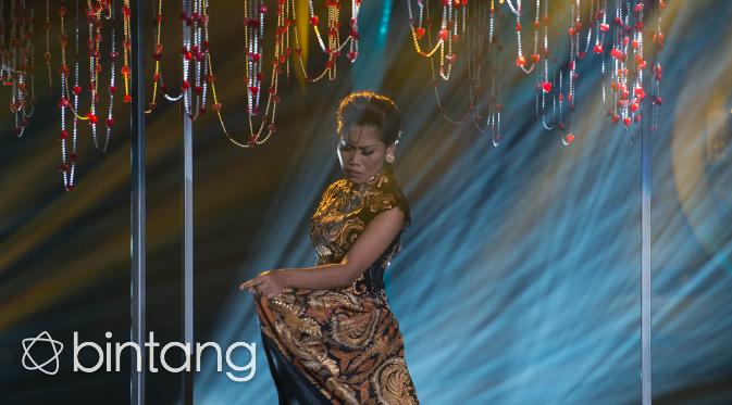 Evi Masamba di final Dangdut Academy 2. (Foto: Desmond Manullang/Bintang.com)