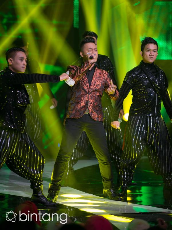 Danang saat tampil di final Dangdut Academy 2. (Foto: Desmond Manullang/Dok. Bintang.com)