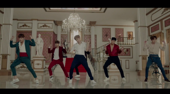 Nichkhun saat bersama rekan-rekannya 2PM dalam single terbaru My House.