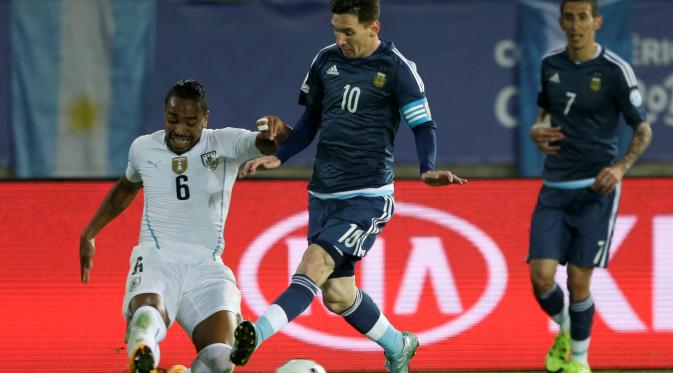 AKUI - Kapten timnas Argentina, Lionel Messi mengakui lawannya Uruguay bermain agresif selama pertandingan. (AP Photo/Natacha Pisarenko)