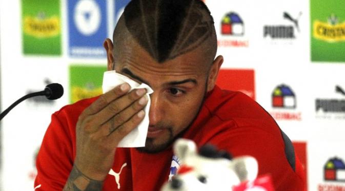 Bintang Timnas Chile dan Juventus Arturo Vidal meminta maaf atas kecelakaan mobil yang menimpa dirinya dan sang istri (Claudio Reyes / AFP)