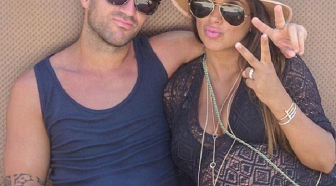 Fabregas dan Daniella Semaan juga ikut dalam operasi khusus Chelsea mendaratkan Pedro