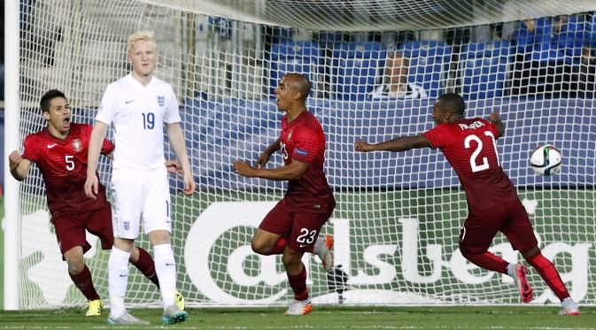 SELEBRASI - Joao Mario melakukan selebrasi usai menjebol jala Timnas Inggris U-21. (Reuters / Carl Recine)