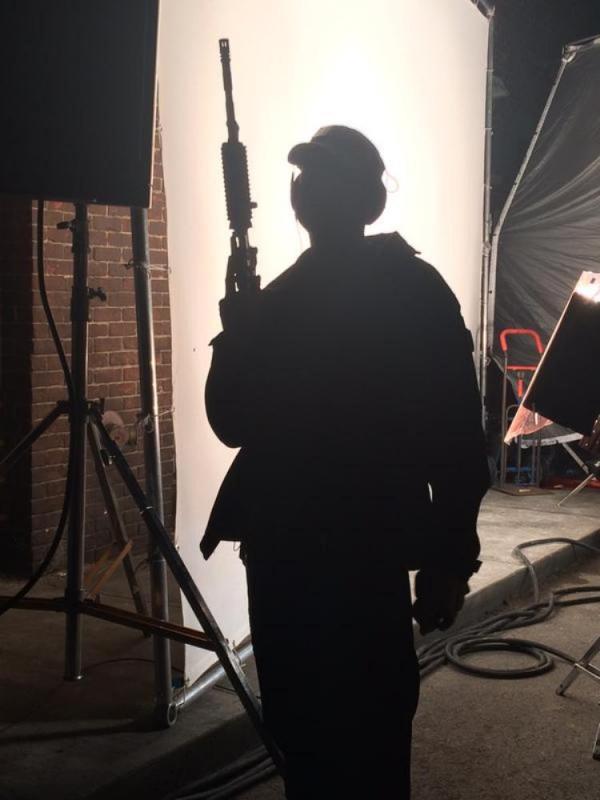 Beberapa penggemar menganggap foto siluet yang dipamerkan sutradara Suicide Squad adalah pemeran Deathstroke.