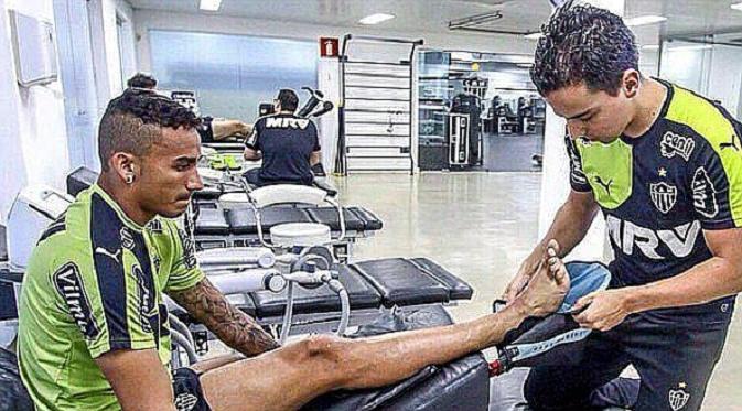 Danilo saat dirawat di Brasil (Marca)
