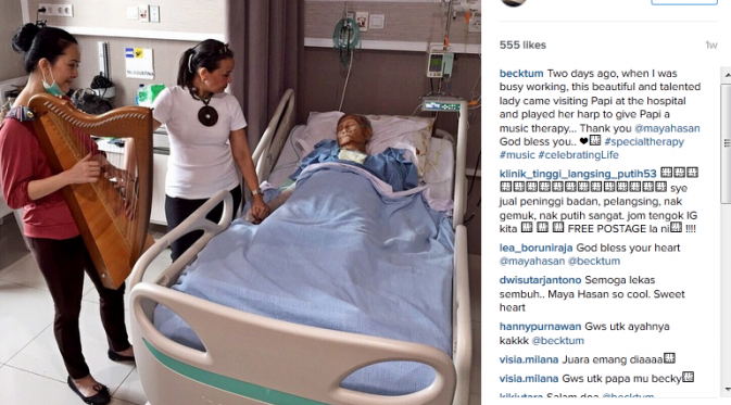 Maya Hasan juga membezuk sembari memainkan harpa saat orang tua Becky Tumewu masih dirawat di rumah sakit. (Instagram @bectum)