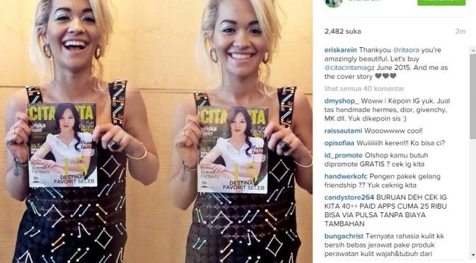 Rita Ora pose dengan majalah bersampul Eriska Rein (via Instagram Eriska Rein)