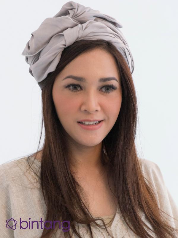 Maia Estianty (Wardrobe by Kayara. Desmond Manulang/Bintang.com)