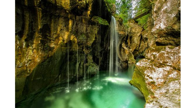 Foto: Fairytale river - River of Soca oleh Klempa (500px.com)