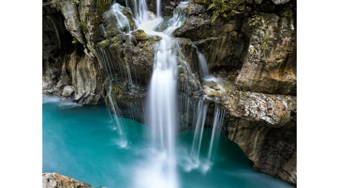 Foto: Soča river (Slovenia) oleh Uros Podlogar Photography (500px.com)