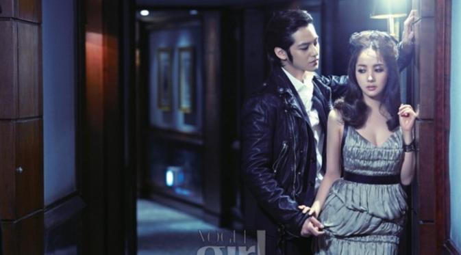 Kim Bum dan Park Min Young tampak mesra dalam pemotretan bersama majalah Vogue Girl.