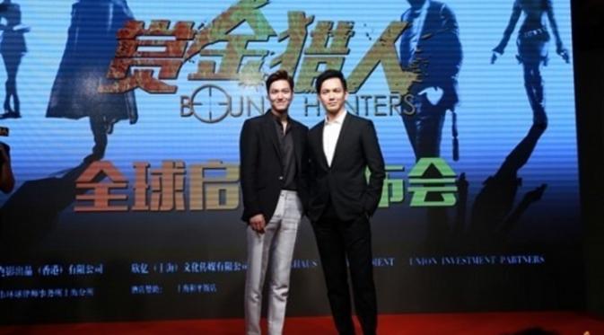 Lee Min Ho berpose bersama lawan mainnya dalam film baru Bounty Hunters, Wallace Chung.