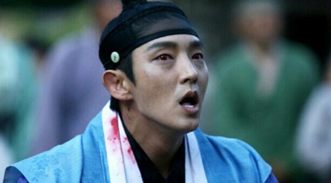 Lee Jun Ki saat berperan sebagai vampire dalam drama Scholar who Walks the Night