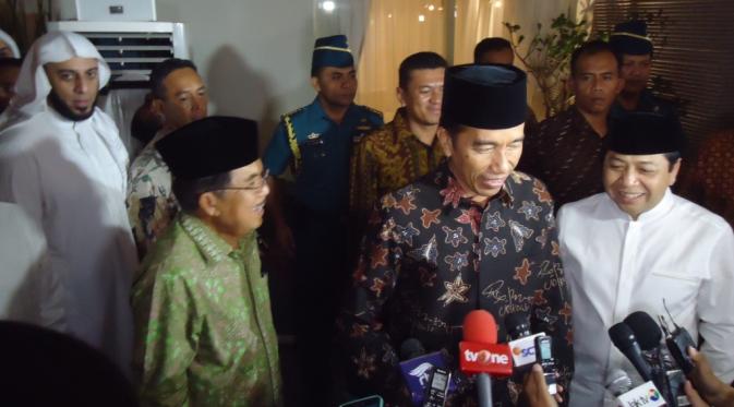 Jokowi dan JK menghadiri buka bersama di kediaman Ketua DPR Setya Novanto. (Liputan6.com/Gerardus Septian Kalis)