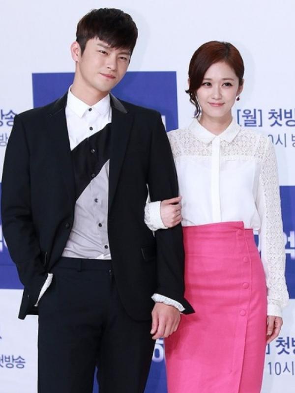 Seo In Guk dan Jang Nara dalam drama 'I Remember You'. Foto: Soompi.com