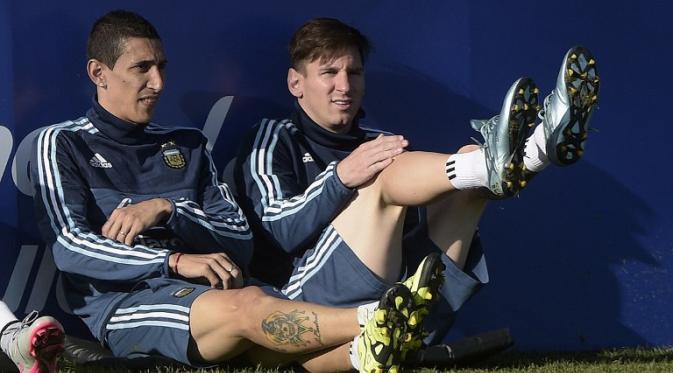 Lionel Messi bersama Angel di Maria ( AFP PHOTO / JUAN MABROMATA)