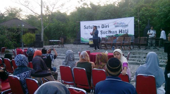 Gus Miftah buka bersama PSK di Weslake Reto Yogyakarta, Kamis 25 Juni 2015. (Liputan6.com/Fathi Mahmud)