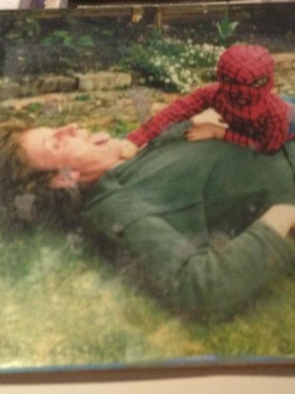 Charlie Rowe berbesar hati memberikan ucapan selamat Tom Holland yang terpilih menjadi Spider-Man.