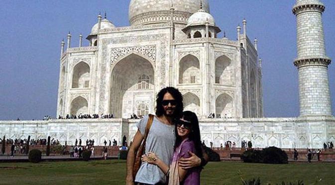 Russell Brand dan Katy Perry saat berkunjung ke India
