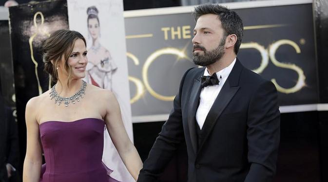 Momen kebahagiaan Jennifer Garner dan Ben Affleck yang sempat terekam kamera saat menghadiri ajang penghargaan Oscar.