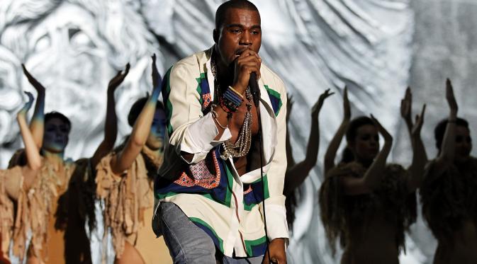 Kanye West dapat serangan mendadak di Glastonbury Festival.