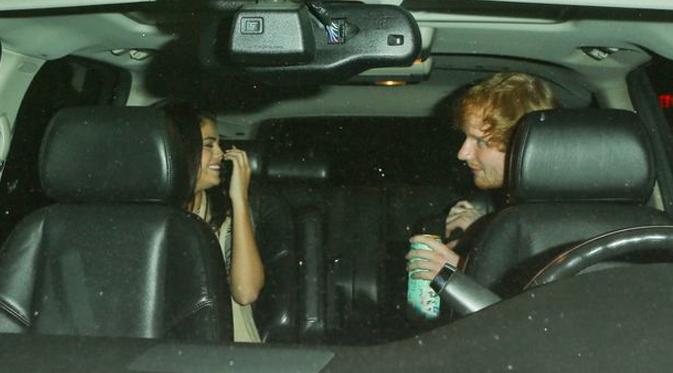 Selena Gomez dan Ed Sheeran. (via mirror.co.uk)