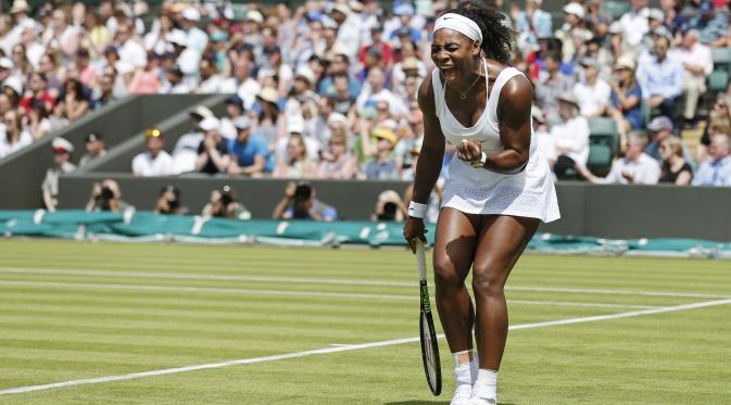 Serena Williams meluapkan emosinya usai meraih kemenangan meyakinkan atas Margarita Gasparyan di babak pertama Wimbledon 2015, Senin (29/6)