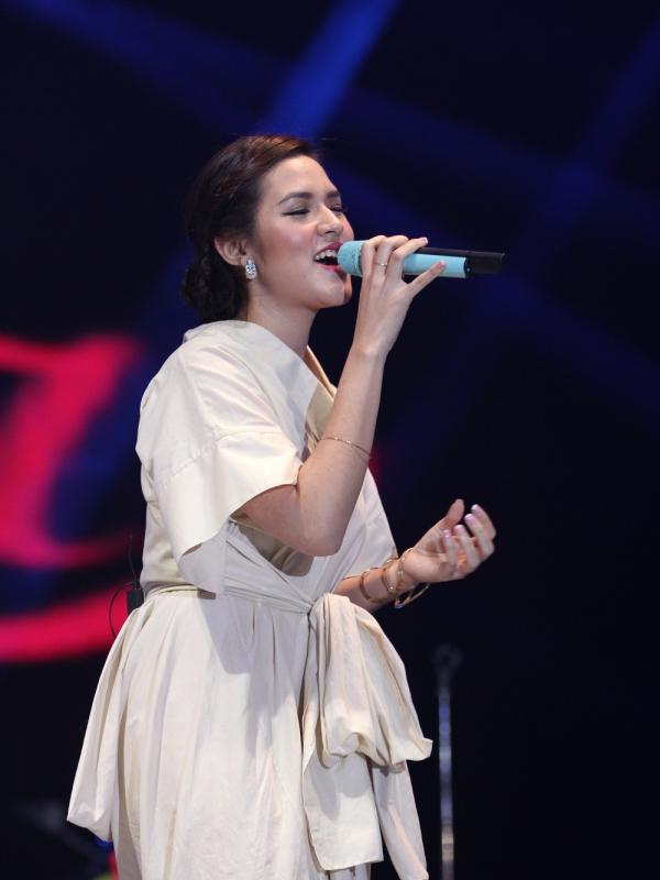 Raisa saat tampil di Jakarta Fair 2015. (Foto: Fathan Rangkuti/Bintang.com)