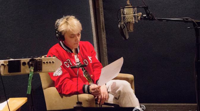 Tao EXO kedapatan rekaman di studio