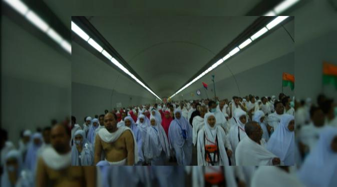 Jemaah haji di terowongan Mina, Mekah. (Kemenag.go.id/syaifullah amin)