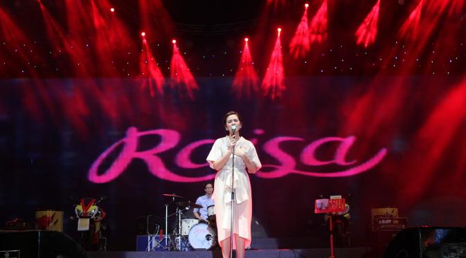 Raisa saat tampil di Jakarta Fair 2015. (Foto: Fathan Rangkuti/Bintang.com)