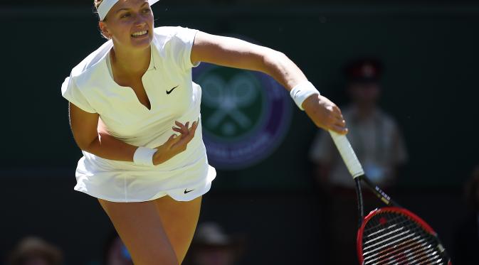 Petra Kvitova bukukan rekor 100 persen first serve points saat melibas Kiki Bertens, 6-1, 6-0, di babak pertama Wimbledon 2015.(EPA/Andy Rain)