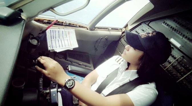 Pilot cantik Elesta (Facebook)