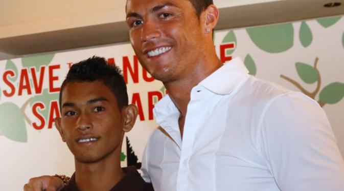 Martunis dan Christiano Ronaldo | Via: kaskus.co.id