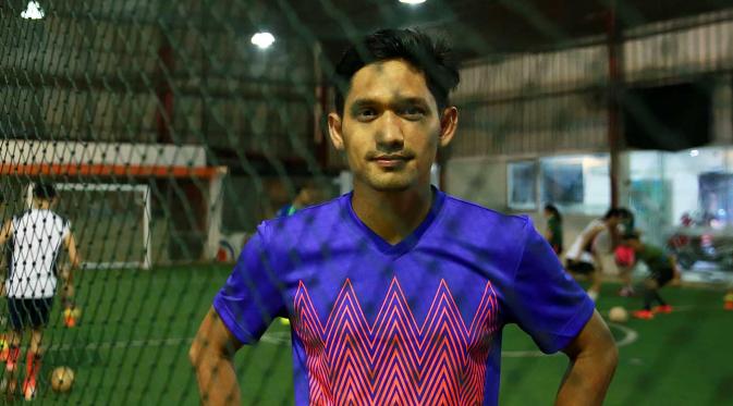 Ibnu Jamil saat mengikuti futsal di bilangan Pondok Indah, Jakarta Selatan, Jumat (3/7/2015) (Deki Prayoga/Bintang.com)