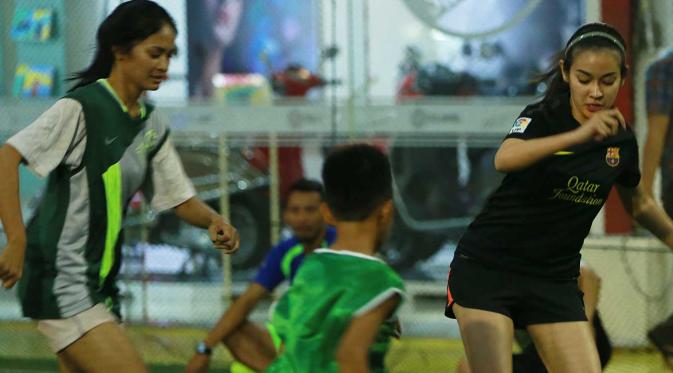 Aryani Fitri saat mengikuti futsal di bilangan Pondok Indah, Jakarta Selatan, Jumat (3/7/2015) (Deki Prayoga/Bintang.com)