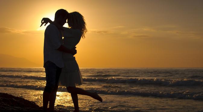 Jangan Percaya 5 Mitos Cinta Ini Kalau Mau Bahagia | via: paparazzija.com