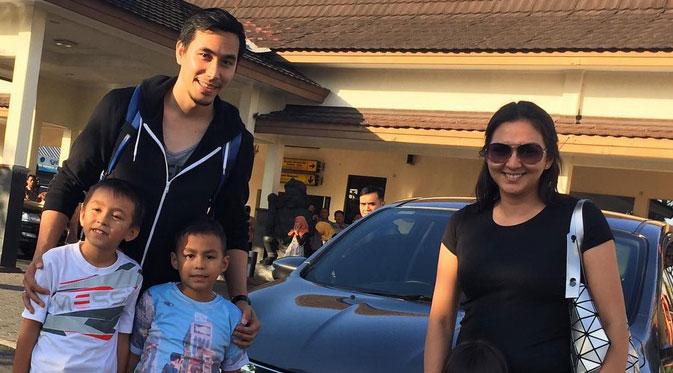 Donna Agnesia dan Darius Sinathrya membangun keluarga yang bahagia (Instagram/Darius Sinathrya)