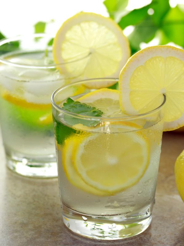 5 Alasan Kamu Harus Minum Air Lemon Setiap Pagi | via: americdn.com