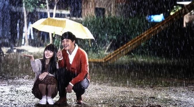 Adegan payung romantis di drama 'Missing You'. Foto: Kdramastars