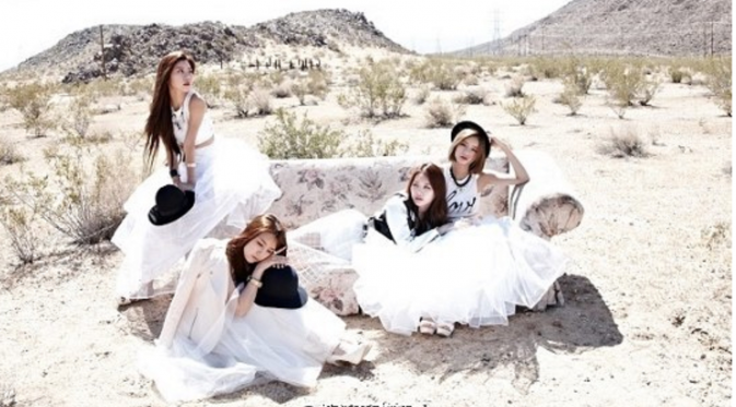Girl's Day dalam videoklip Ring My Bell yang meraih posisi teratas di tangga lagu ternama Korea.
