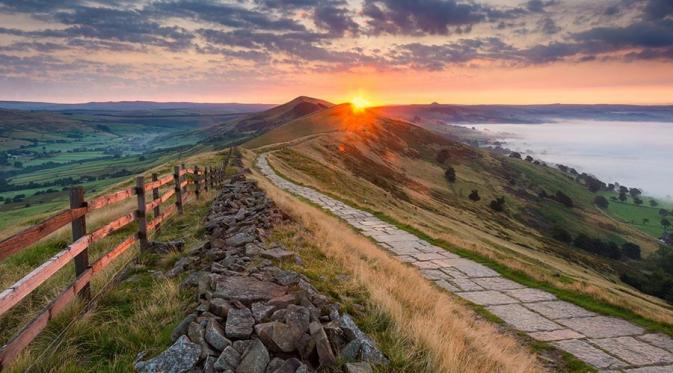 Peak District (Via: shutterstock.com)