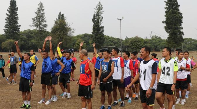 153 Wasit untuk Piala Kemerdekaan menjalani sesi penyegaran di kawasan Cibubur, Jakarta Timur. (Bola.com/Arief Bagus)