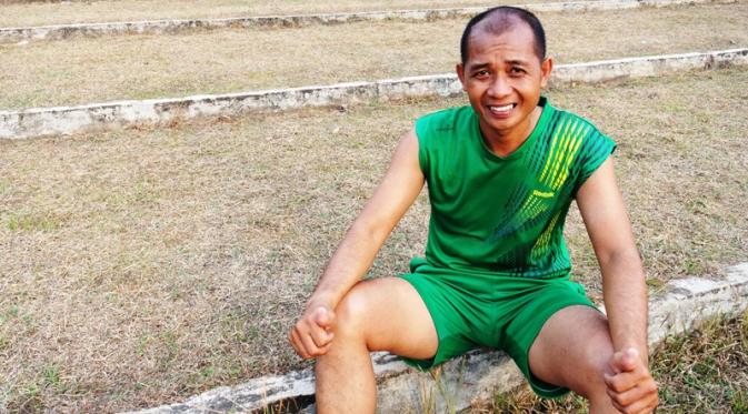 Salah satu wasit asal Makassar, Rusdy Sam mengikuti seleksi wasit untuk Piala Kemerdekaan. (Bola.com/Arief Bagus)