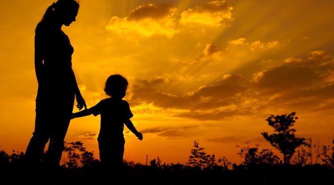  4 Alasan Kenapa Kamu Harus Pilih Single Mom Jadi Pasanganmu | via: commonsensemedicine.org