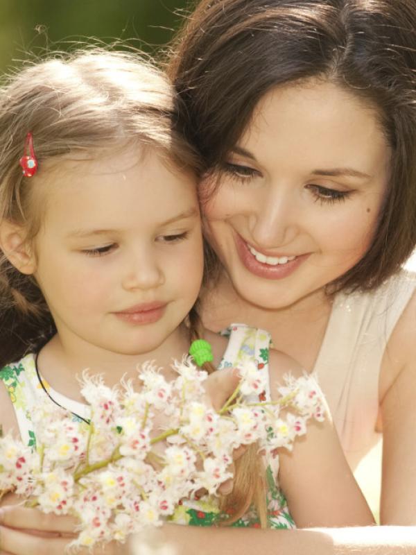  4 Alasan Kenapa Kamu Harus Pilih Single Mom Jadi Pasanganmu | via: latintimes.com
